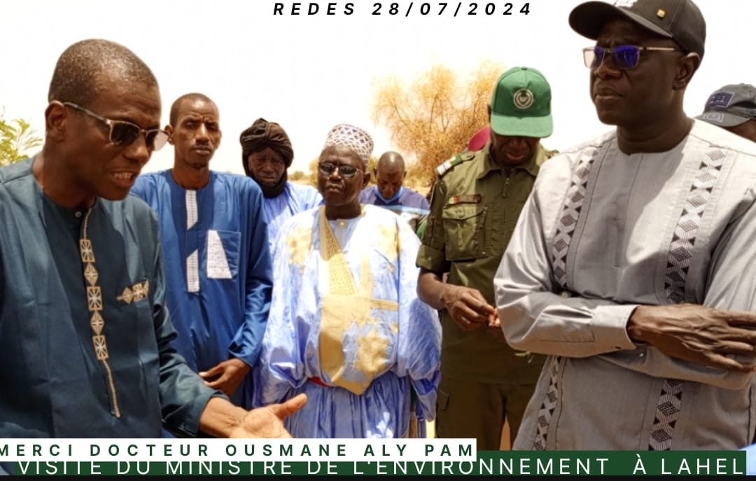 Visite du Ministre de l'environnement du Sénégal du centre du REDES à Lahel.
