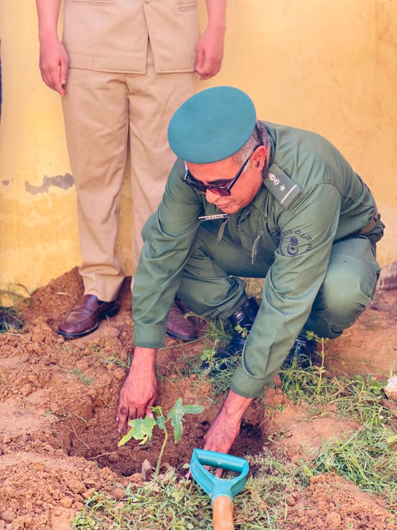 <p>
	Cette cérémonie de reboisement a été réalisée le 15 Août 2025 sous la supervision de  Monsieur Sidi Md Jedne, Chef d'Arrondissement de Dar El Barka assisté de Monsieur Abeid Id Md Abd, Maire de la Commune de Dar El Barka,du Commissaire de Police,du Commandant de Brigade de la Gendarmerie et du  Chef de Centre Technique d'élevage de E.Cham.</p>

