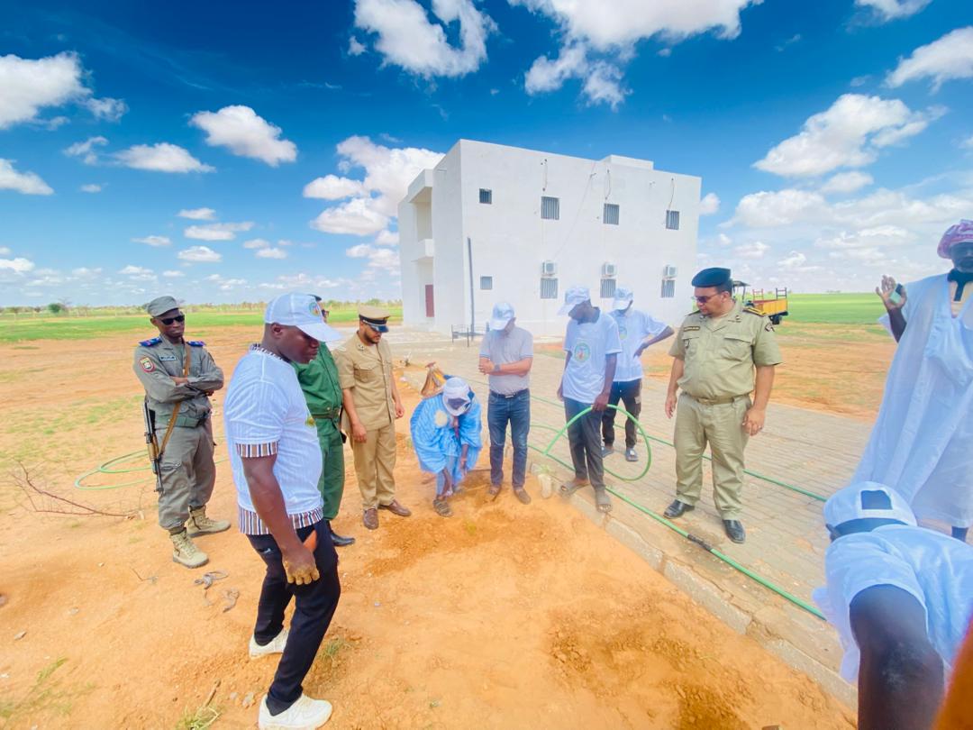 <p>
	Cette cérémonie de reboisement a été réalisée le 15 Août 2025 sous la supervision de  Monsieur Sidi Md Jedne, Chef d'Arrondissement de Dar El Barka assisté de Monsieur Abeid Id Md Abd, Maire de la Commune de Dar El Barka,du Commissaire de Police,du Commandant de Brigade de la Gendarmerie et du  Chef de Centre Technique d'élevage de E.Cham.</p>
