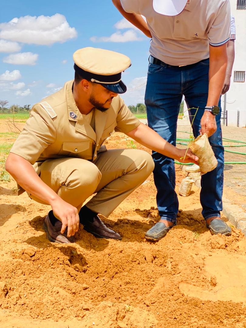 <p>
	Cette cérémonie de reboisement a été réalisée le 15 Août 2025 sous la supervision de  Monsieur Sidi Md Jedne, Chef d'Arrondissement de Dar El Barka assisté de Monsieur Abeid Id Md Abd, Maire de la Commune de Dar El Barka,du Commissaire de Police,du Commandant de Brigade de la Gendarmerie et du  Chef de Centre Technique d'élevage de E.Cham.</p>
